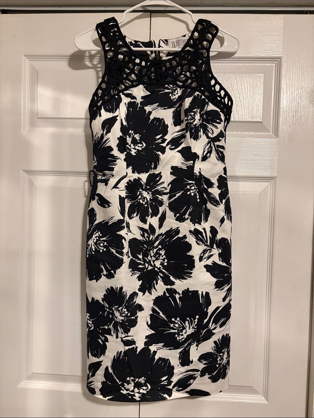 Julian Taylor New York Black & White Floral Sheath Dress wi/Crochet Yoke in 10P